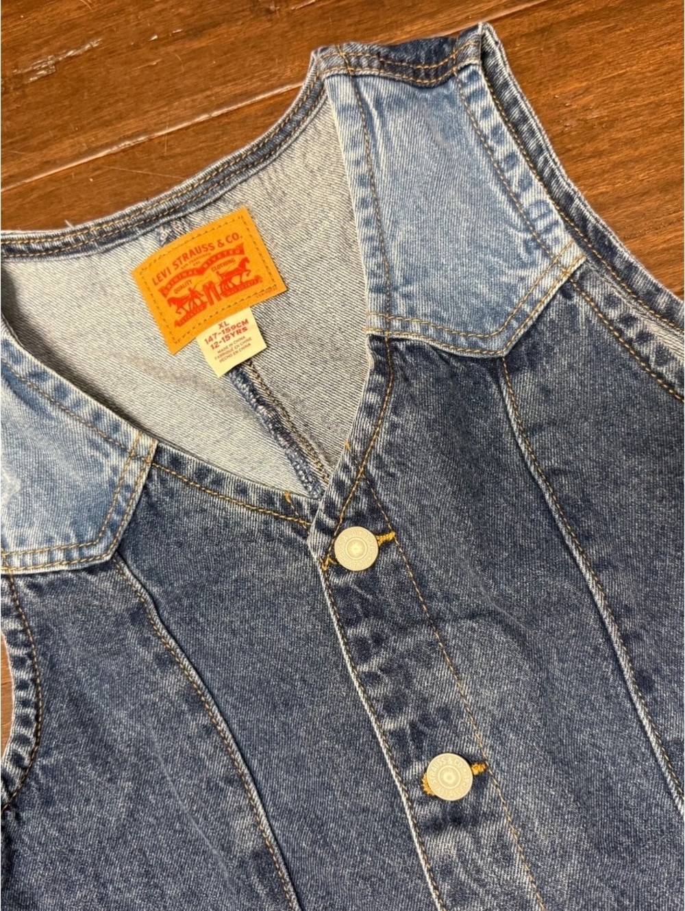 Levi's Girls' Denim Vest XL Two-Tone Button-Up - Picture 2 of 5